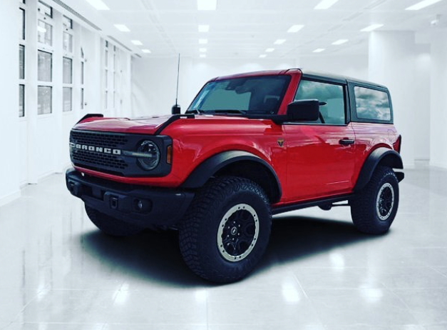 SacAutoShow's tweet photo. This Badlands Ford Bronco in Chili Pepper Red won’t be to hot to handle and can be seen this weekend at the Sac Auto Show! Tickets available at https://t.co/pgk4SOMDPq and at the gate. https://t.co/u2fTh05p04
