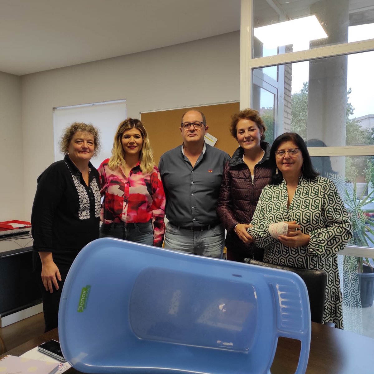 Nos hemos reunido esta mañana con responsables del IMAS <a href="/Ayto_Caceres/">Ayuntamiento Cáceres</a> para seguir trabajando junt@s. Su atención con nuestra asociación y nuestras madres e hij@s ha sido espectacular. Han donado a RedMadre 40 bañeras. Muchas gracias por todo, estamos realmente agradecid@s.