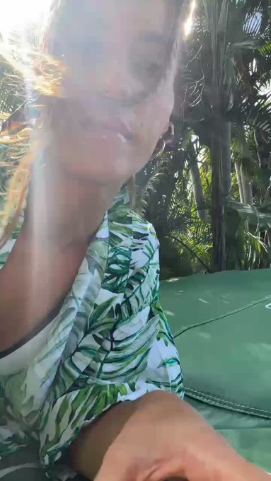 Kelsi Monroe is live now! https://t.co/aUXM7RNj0P https://t.co/69KMrQ2ATO