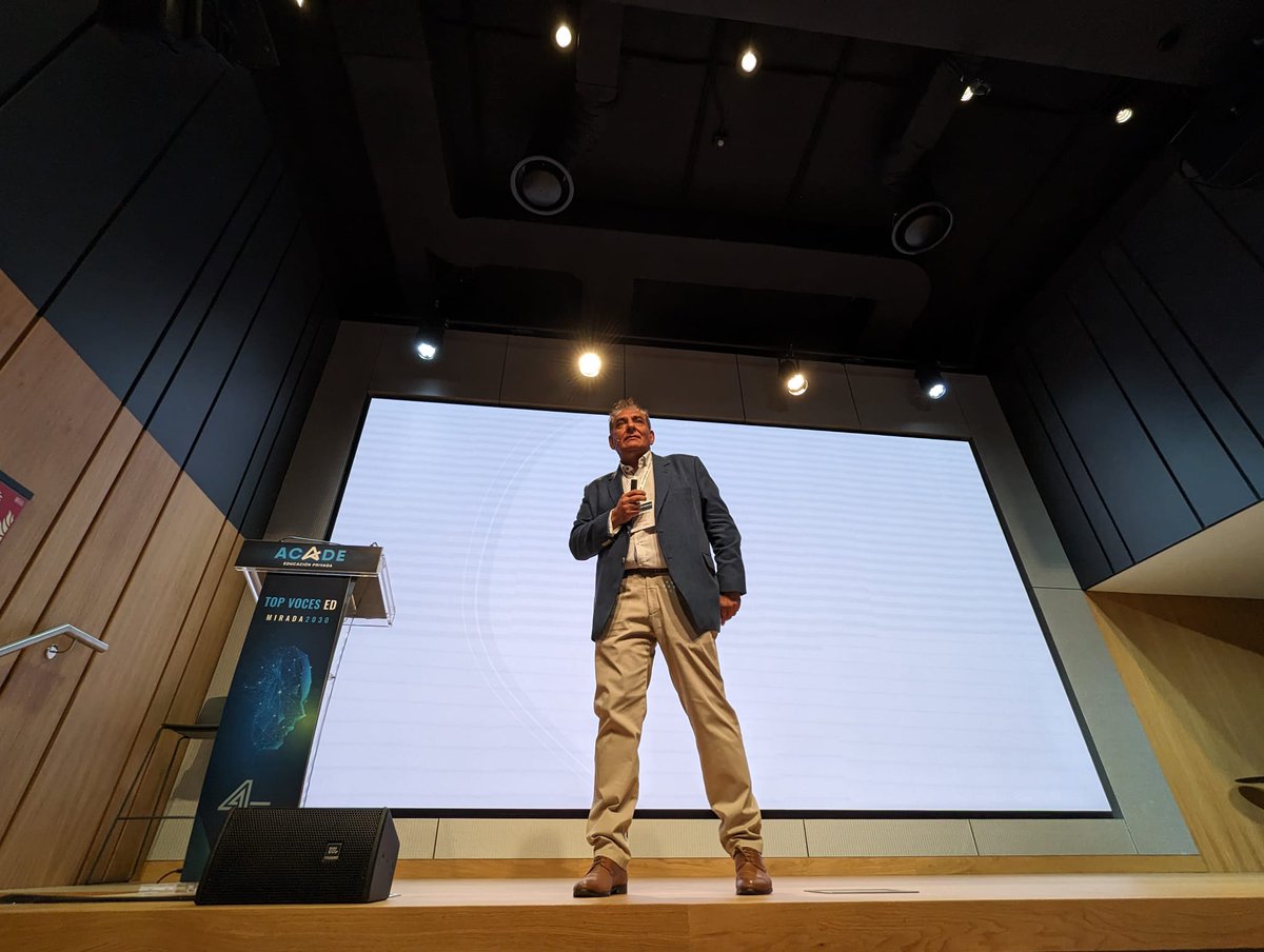 FDEZBRAVO's tweet photo. Conferencia "𝓟𝓻𝓸𝓽𝓮𝓰𝓮𝓻 𝓮𝓵 𝓭𝓮𝓼𝓮𝓸 𝓭𝓮 𝓪𝓹𝓻𝓮𝓷𝓭𝓮𝓻" con @FDEZBRAVO director de la Catedra de Especialización Educativa de la @universidadcjc hoy en "𝕋𝕆ℙ 𝕍𝕆ℂ𝔼𝕊 𝔼𝔻𝕌ℂ𝔸ℂ𝕀𝕆́ℕ. 𝕄𝕀ℝ𝔸𝔻𝔸 𝟚𝟘𝟛𝟘" @_acade
 #topvoceseducación #eventosacade #sefeliz https://t.co/WEKMj8gDCf