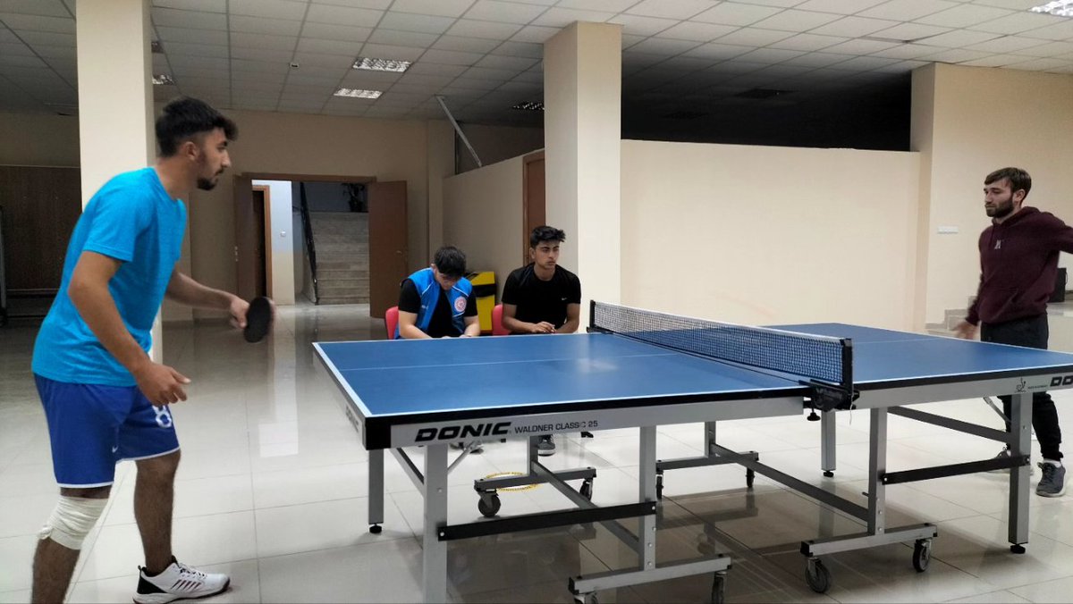 Cumhuriyetimizin 100.Yılı kutlamaları kapsamında düzenlediğimiz gençler arası masa tenisi turnuvası kıyasıya mücadeleye sahne oldu. Dereceye giren gençlerimize ödülleri, Gençlik ve Spor İlçe Müdürümüz Recep İlter tarafından takdim edildi. Gençlerimize teşekkür ediyoruz. 
#GSBGM