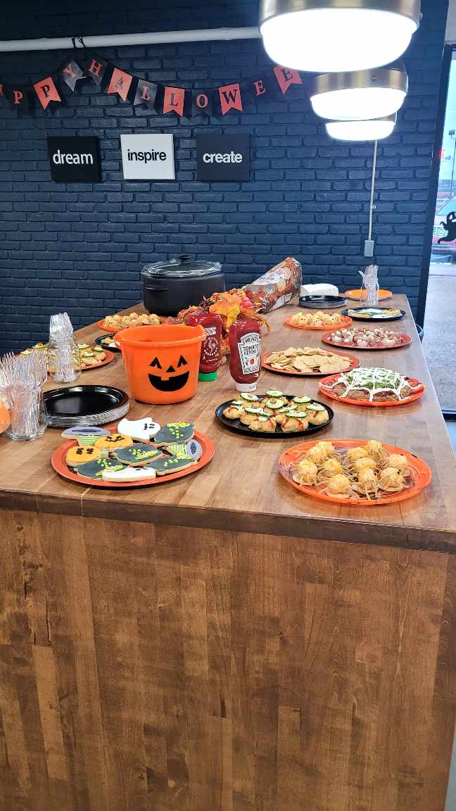 Check out these photos from our networking mixer last night!  Thank you to everyone who joined us, it wouldn't have been the same without you! Can't wait for the next event! #NetworkingMixer #HalloweenFun #SpookyTreats #Tradebank