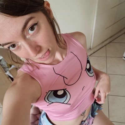 Laura maîtresse tweet media