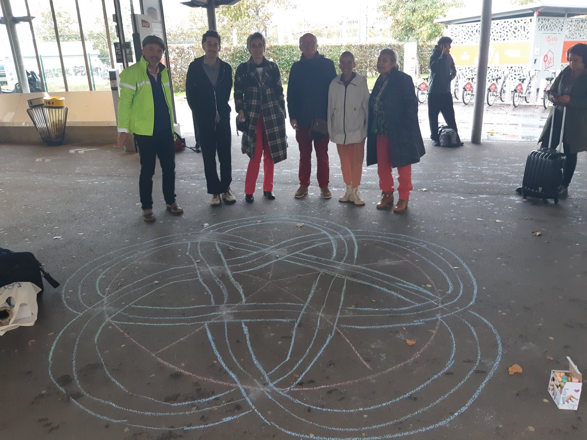 Mathalors's tweet photo. 2 journées #AuDiMath très riches autour de la médiation #mathématiques autour des thématiques créatifs #art #théâtre #streemath #kitmath #cineMath #Danse #3D #pavages ... https://t.co/cCyRZt5Rh1