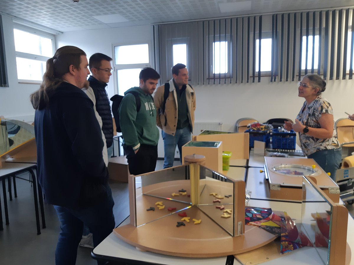 Mathalors's tweet photo. 2 journées #AuDiMath très riches autour de la médiation #mathématiques autour des thématiques créatifs #art #théâtre #streemath #kitmath #cineMath #Danse #3D #pavages ... https://t.co/cCyRZt5Rh1