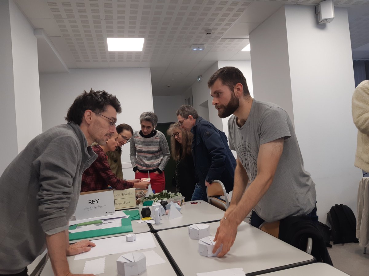 Mathalors's tweet photo. 2 journées #AuDiMath très riches autour de la médiation #mathématiques autour des thématiques créatifs #art #théâtre #streemath #kitmath #cineMath #Danse #3D #pavages ... https://t.co/cCyRZt5Rh1