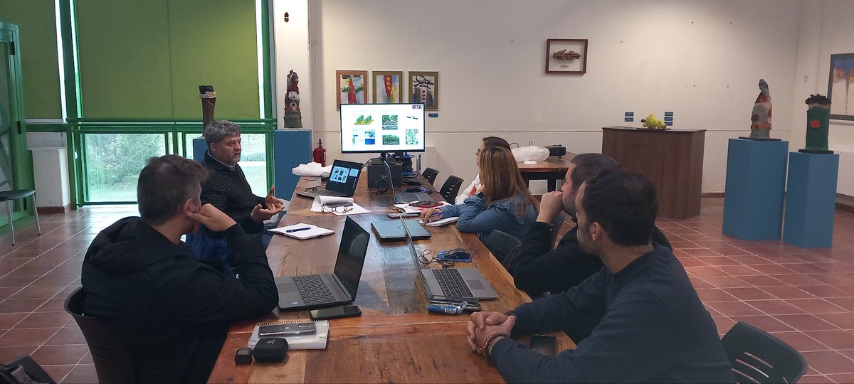 QBellvert_IRTA's tweet photo. Hoy hemos visitado a bodegas @Matarromera para hablar de #digitalización, #sostenibilidad y #agua, en el marco del proyecto #SmartCrops (https://t.co/cE8zO0YUpP) @irtacat https://t.co/VxJZoNGnvk