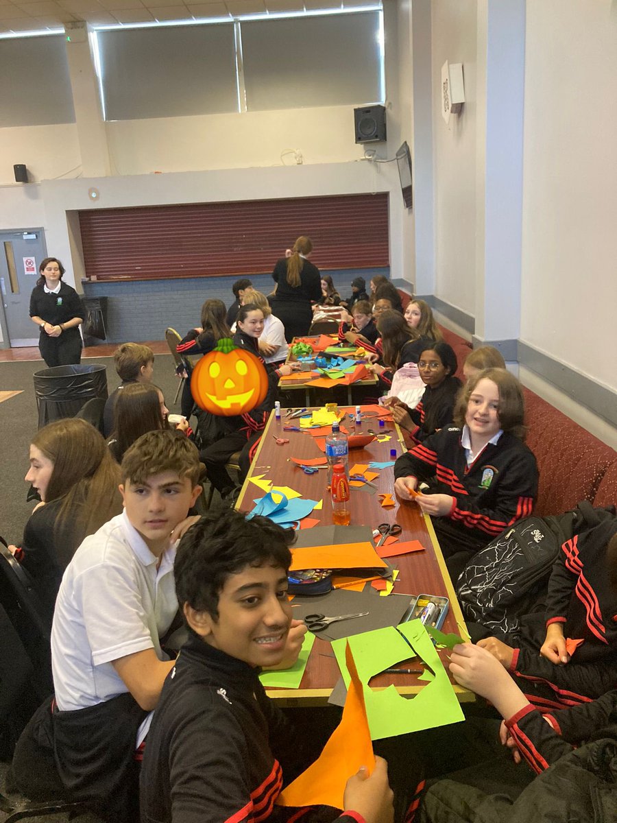 lisajanebuffini's tweet photo. Amazing funday organised by 6th year LCVP @aokeeffe22 @FingalCC and TY sports ambassadors @AmyMahony11 @siobhanartlynch. First years had a brilliant time in @Fingallians with activities to suit all interests. Roll on midterm! 🎃🏃🏽‍♀️⚽️🎨🕺#teamddletb #funday #activelife https://t.co/ZRfCfRGb6n