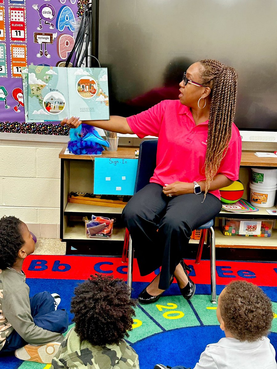 jerselleh's tweet image. Had a great time reading “With Lots of Love” by @jetchez with @MarltonElem Pre-K students for @Jumpstartkids #ReadfortheRecord2023 #ShareLove @PGCPSK5RELA