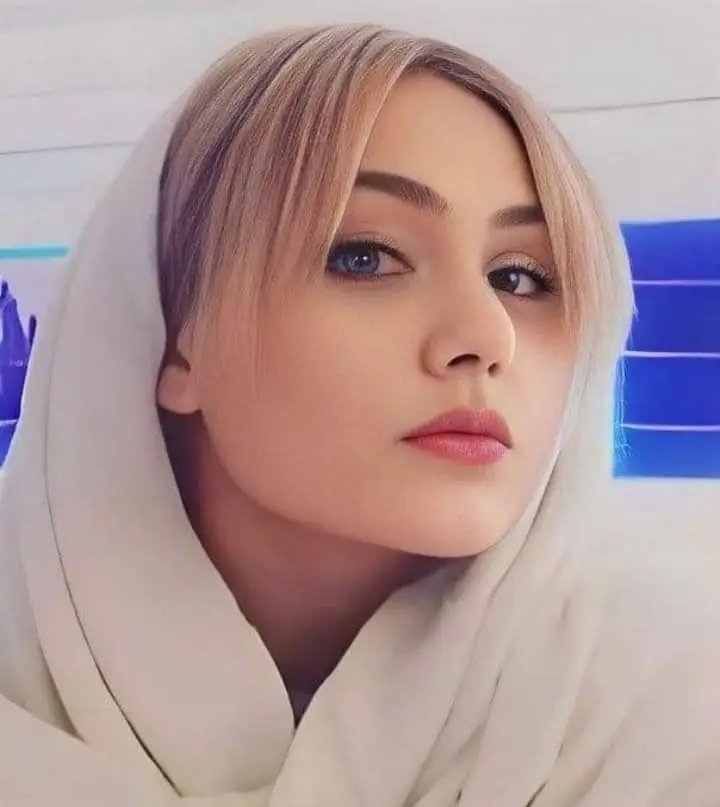 #علیه_فراموشی
من #پریسا_عسگری هستم. من کشته شدم، در تاریخ ۲۱ مهر ماه ۱۴۰۱. بیست و شش سالم بود، متولد ۲۶ شهریور ماه ۱۳۷۵. فرزند منیژه و بهمن، اهل الیگودرز در استان لرستان و ساکن تهران و دانشجوی رشته حقوق در دانشگاه تهران بودم. سالها تلاش کرده بودم که بتونم تو این رشته و تو