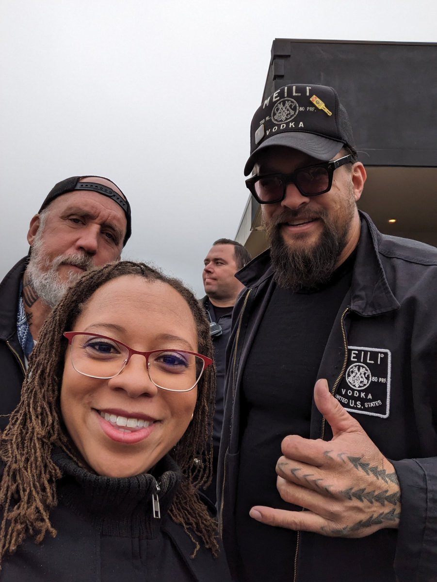 I had the pleasure of meeting <a href="/PrideOfGypsiesJ/">Jason Momoa</a> today! I went to his meet and greet today on a whim. I also gave him a bottle of <a href="/EngErotics/">EngErotics</a> Oh!Nectar Massage Oil. I hope he gives it a try because Colorado's air is dry AF and I know his skin will thank him. And, yes, he's TALL!