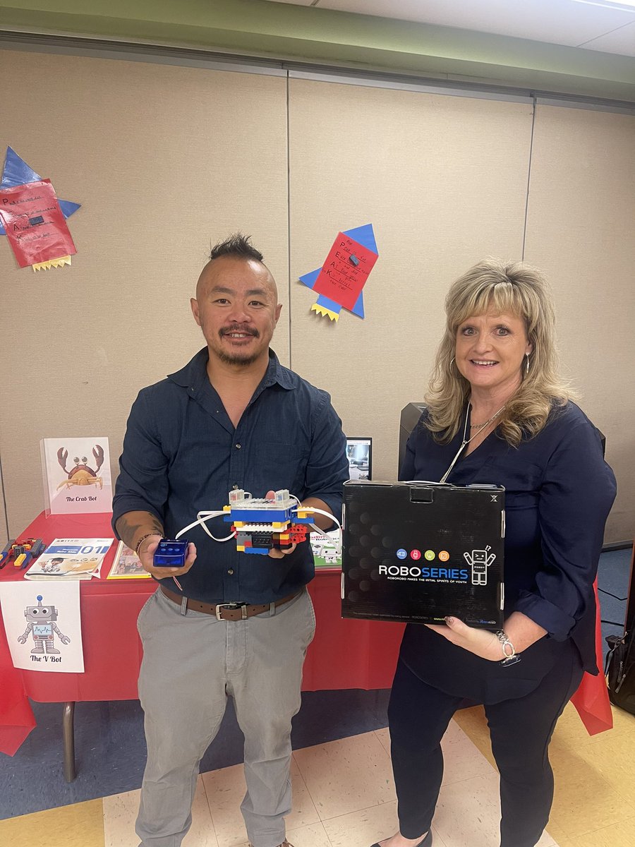 Our Lights On After School showcase made me want to me a kid again …. I’m so happy that students in our Title I schools have robotics, soccer, cooking, &amp; engaging math/literacy/science enrichment opportunities after school! #FiveStarProud