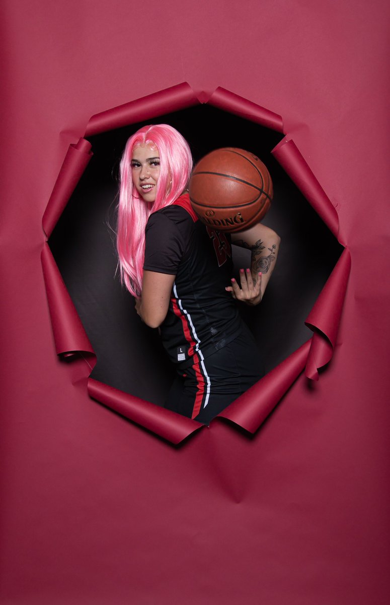 DijkValerie's tweet photo. New beginnings #GOREDHAWKS #benuwbb
 @RedhawksWBB @coachrashawn https://t.co/PL9CroRL70