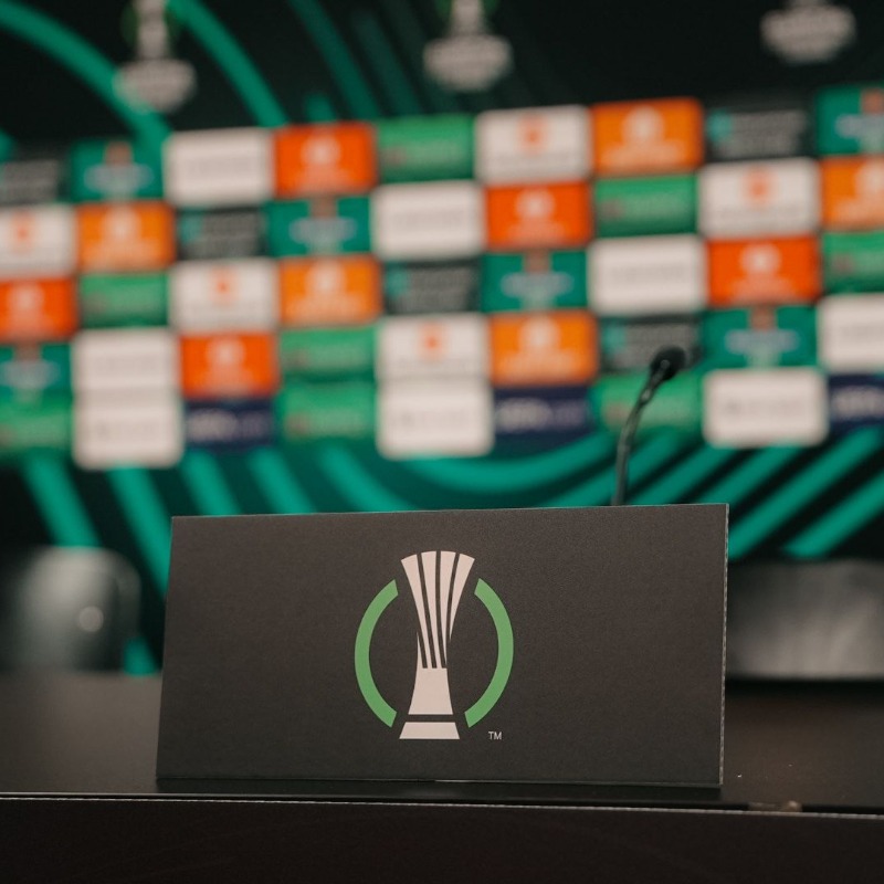 ClubBrugge's tweet photo. 📲 𝐋𝐈𝐕𝐄: 𝐏𝐑𝐄𝐒𝐒 𝐓𝐀𝐋𝐊

Volg live de persconferentie na de zege tegen Lugano! 🎥 #FCLCLU
