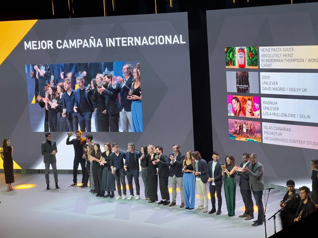 TurismCanarias's tweet photo. 🤩 ¡Otro premio para “Discovering Canary Islands”! Bronce a la Mejor Campaña Internacional.

Esta acción forma parte de las novedosas fórmulas publicitarias que desarrollamos para dar a conocer el destino Islas Canarias con cada vez mayor notoriedad.

#Eficacia2023 https://t.co/QEZMgpIvc2