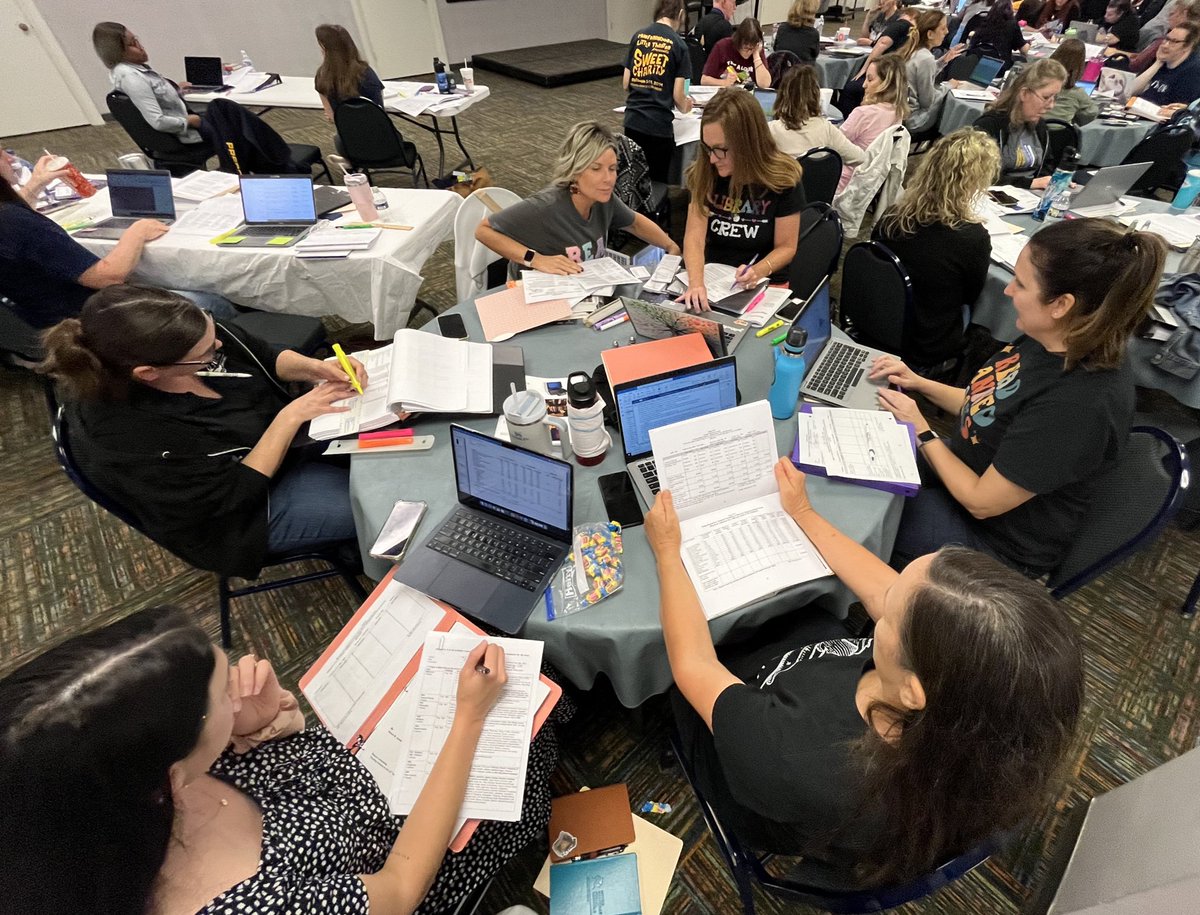 MNPSLibraries's tweet image. MNPS Librarians hard at work analyzing their collections in order to identify areas of need. #mnpslibraries