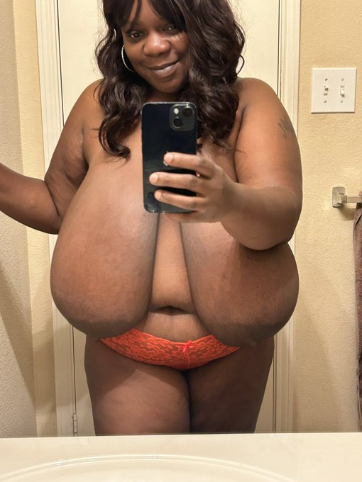 Let's  make  a tripple✖️ movie... Starring  #MsChocolitt ... Featuring  you 😉.... https://t.co/goOX02wmSz<a href="/tag/mschocolitt"class="tags">#MsChocolitt</a>