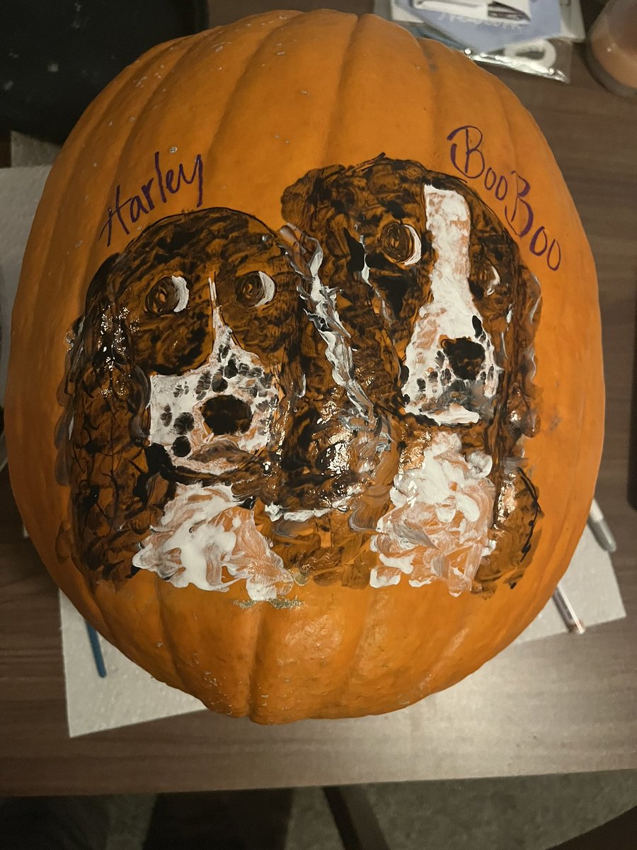 JessRock87's tweet photo. My favorite thing about fall ๐
#pumpkinart #love #family #pumpkin #elmo #dogs #thewaynes #fall #halloween #art https://t.co/uchqV0sh8q