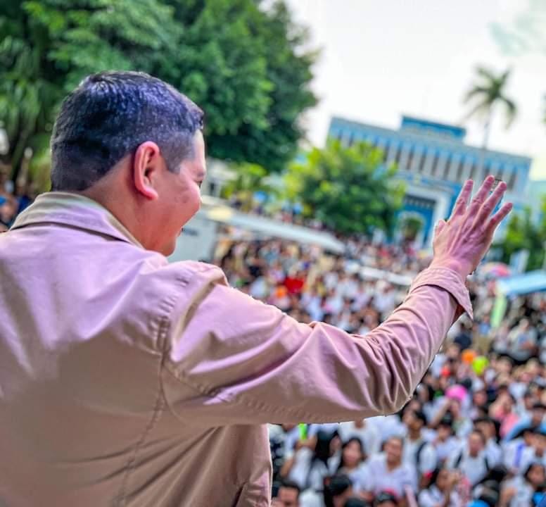 PrensaNI_SV's tweet photo. Nuestro diputado y candidato a la alcaldía de San Salvador Oeste, @joseurbinasv, asistió al #PROMFEST 2023, en Apopa, donde participaron diferentes centros educativos, entre ellos:

👉 Instituto Nacional de Apopa, Complejo Educativo Ingeniero Guillermo Borja Nathan, Instituto Nacional Valle del Sol, Instituto Nacional de la Colonia Ciudad Obrera de Apopa, Instituto Nacional Juan Pablo II Nejapa.

"Cada año se debe hacer este evento para que la juventud muestre su fuerza creativa y aprovechen este espacio para crear lazos más fuertes de cooperación y trabajo en equipo", expresó.