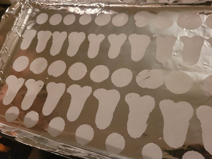 Just made some meringue cookies.....(that are DELICIOUS 😋🤤)  They are supposed to be ghosts ....   Lmfao<a href="/tag/peenonmyscreen"class="tags"><span>#peenonmyscreen</span></a>