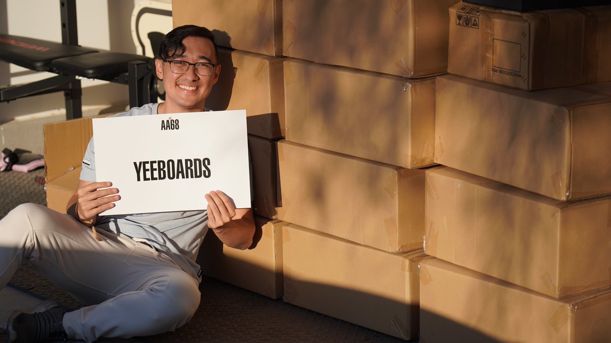 THE YEEBOARDS SOLD OUT 🥲 Thank you so much from the bottom of my heart to everyone that bought one. I will be building them on stream and looking to get a restock this Monday. I'm glad you all liked it and look forward to more stuff from me in the future.