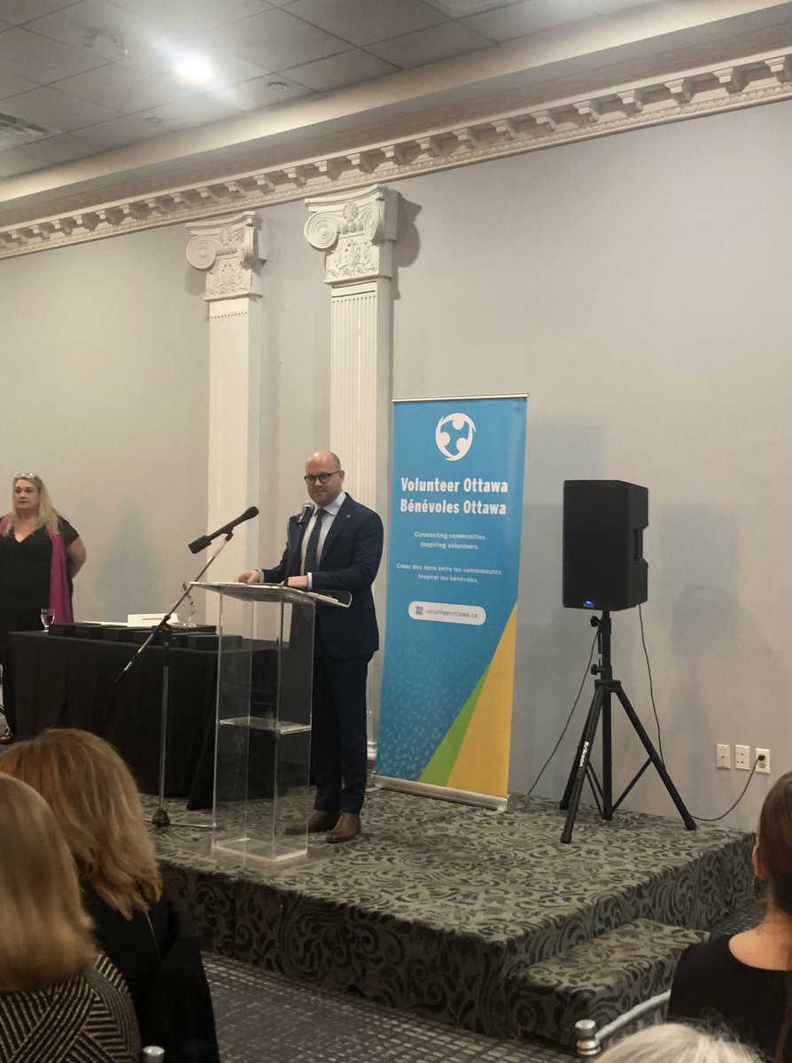 DerekdeLouche's tweet photo. .@VolunteerOttawa Chair @DavidJHornsby talks about the role that the organization plays in the building of #Ottawa community &amp; thanks the sponsors and attendees of the #VOscars for making this important work possible #OttCity #Volunteerism https://t.co/MdmQotgV9t