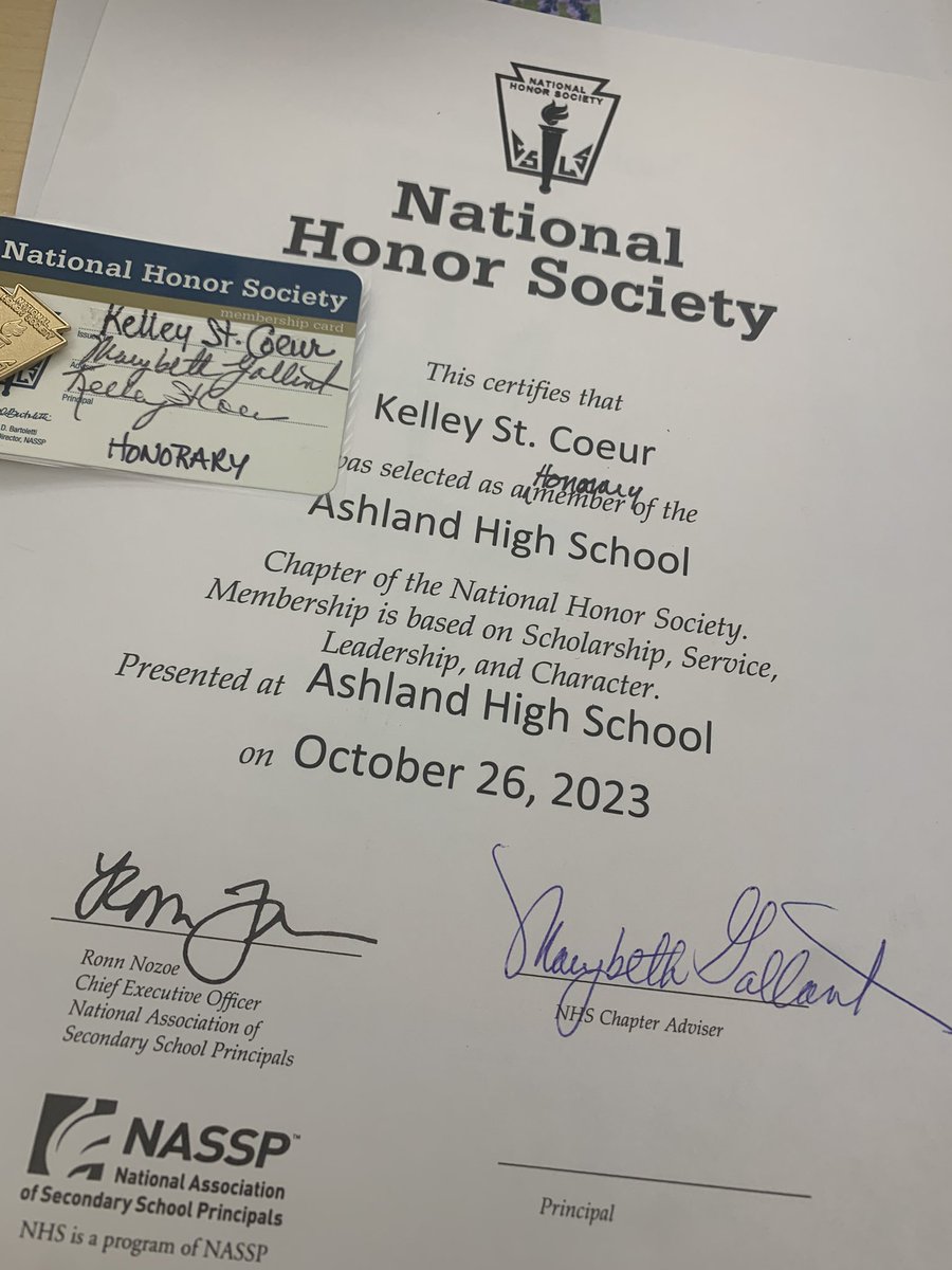 Kstcoeur's tweet photo. Congratulations to all of the new inductees to the Socios Chapter of NHS. You should be proud. And thank you for the honorary membership!! #ClockerPride @ashland_nhs https://t.co/2ifB0QhRRY
