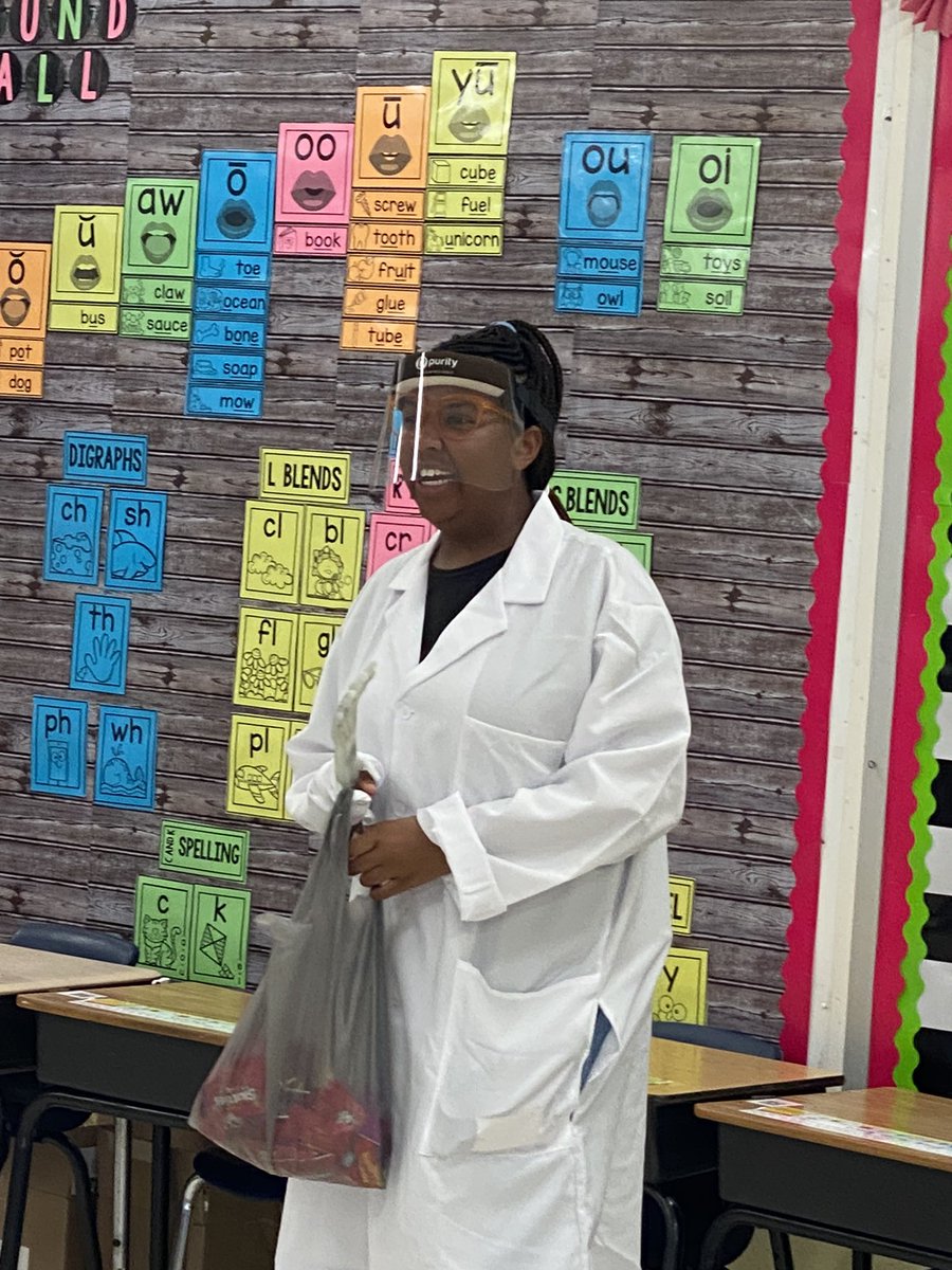 sdmurphy617's tweet photo. 1st grade rocked out our mad scientist theme!!!! @MsRJones35 @niecymorman @MsRG1st   @Scurlockbears https://t.co/OYHjKijeFS