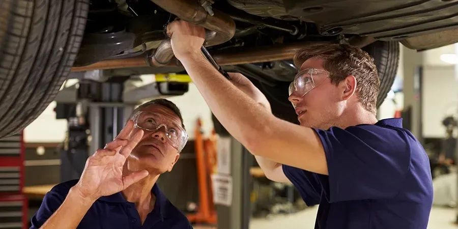RetentionExec's tweet photo. Once a customer drives away in their brand-new vehicle, how can a dealership bring them back? Convince customers that dealer maintenance is the way to go. https://t.co/VDTrA12xeJ https://t.co/tkjW4PgeLe