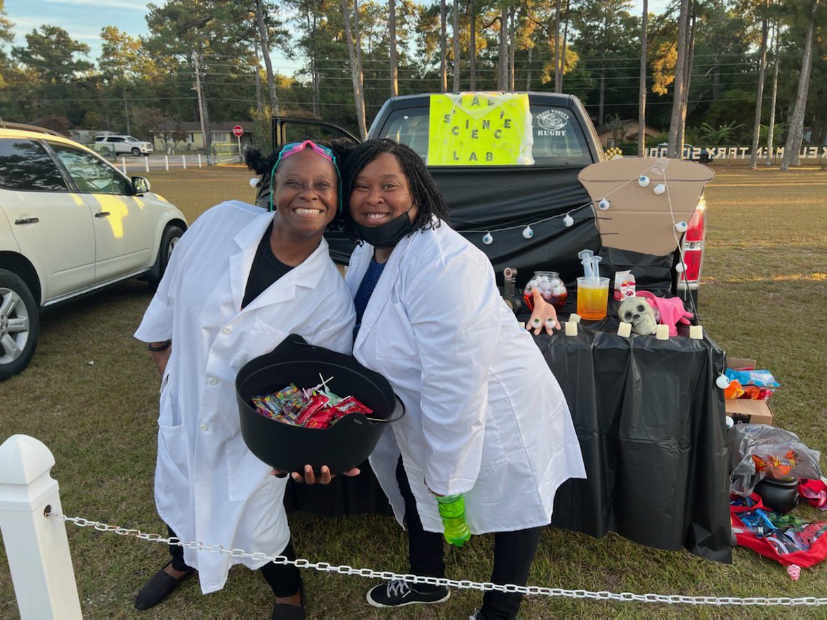sdmurphy617's tweet photo. 1st grade rocked out our mad scientist theme!!!! Part 2 @MsRJones35 @niecymorman @MsRG1st   @Scurlockbears https://t.co/v6wK8iaGUR