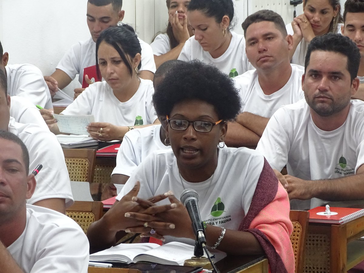 grupo_fauna's tweet photo. Los activos juveniles en el @grupo_fauna demuestran la valides de esta fuerza para impulsar las producciones, mejorar los procesos de conservación y elevar las ofertas a la población y el turismo.
#SoberaniaAlimentaria
#GeffProduccion
@MesaRedonda.
@MINAGCuba https://t.co/JLh7Rbt1Nw