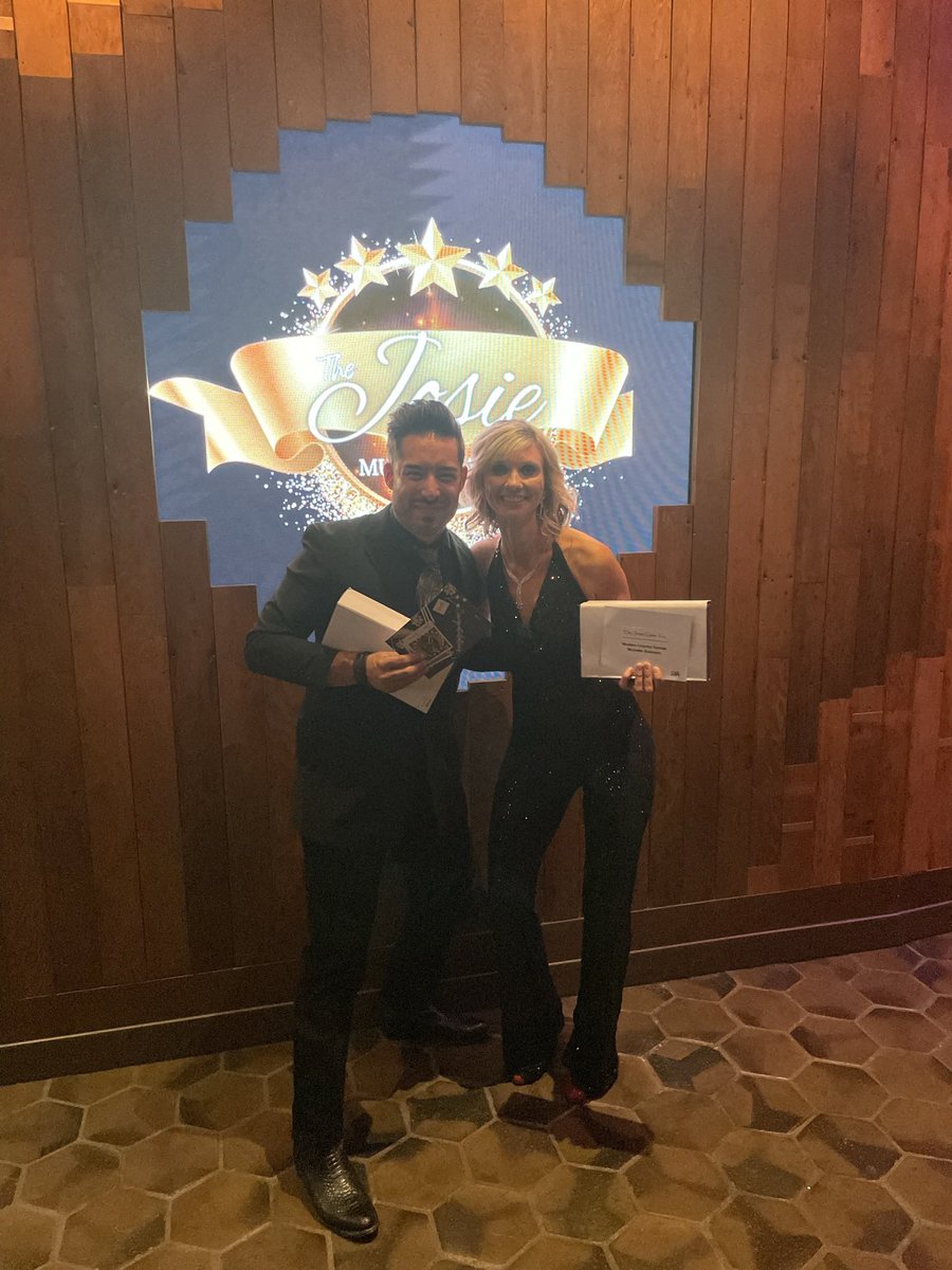 ALOOOsoftball's tweet photo. @josiemusicaward thank you for recognizing @MichelleRobBand And our friends @AdamCalvert  @BobbyMackey Congratulations to all the other nominees and winners! I had a great time being there to support! #manager #teacher https://t.co/Ilc4mmeQBa