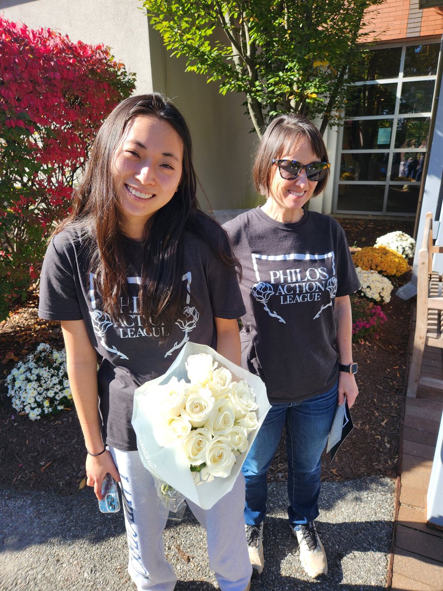 lukemoon1's tweet photo. I'm so proud of my family. They delivered roses to 10 synagogues in two states. #whiteroses #philosproject https://t.co/vZdK4sfJCx