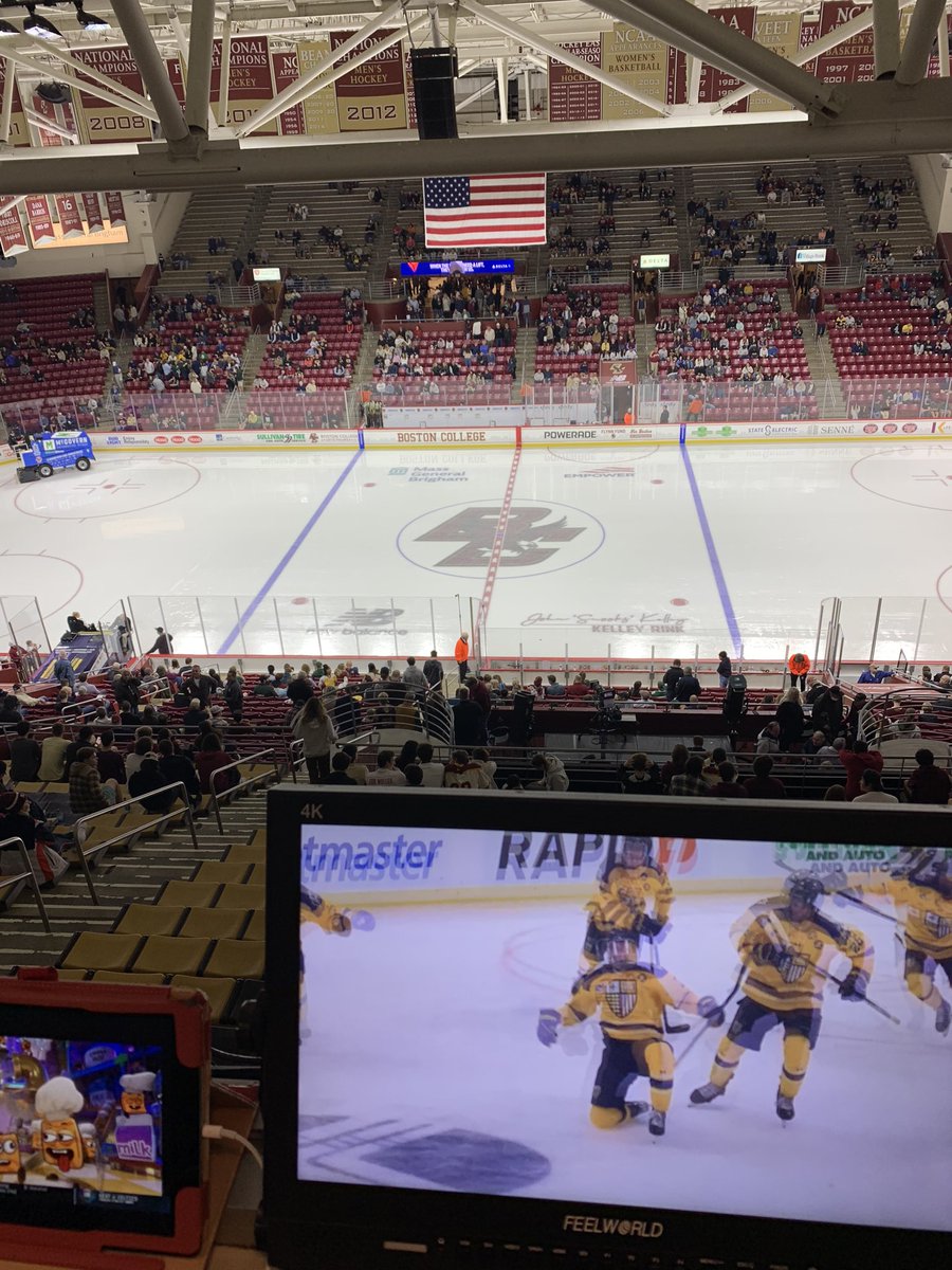 mikemottau's tweet photo. Had a few visitors to the booth in between periods @BC_MHockey and @MSU_Hockey with @ericgallanty https://t.co/SuiLR1Uc5K