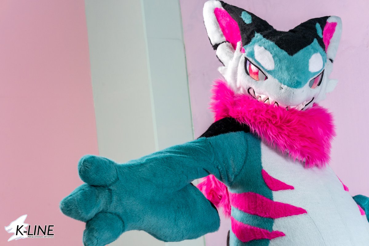 czbupent's tweet photo. 🦈
#FursuitFriday https://t.co/Cbnit8DShI