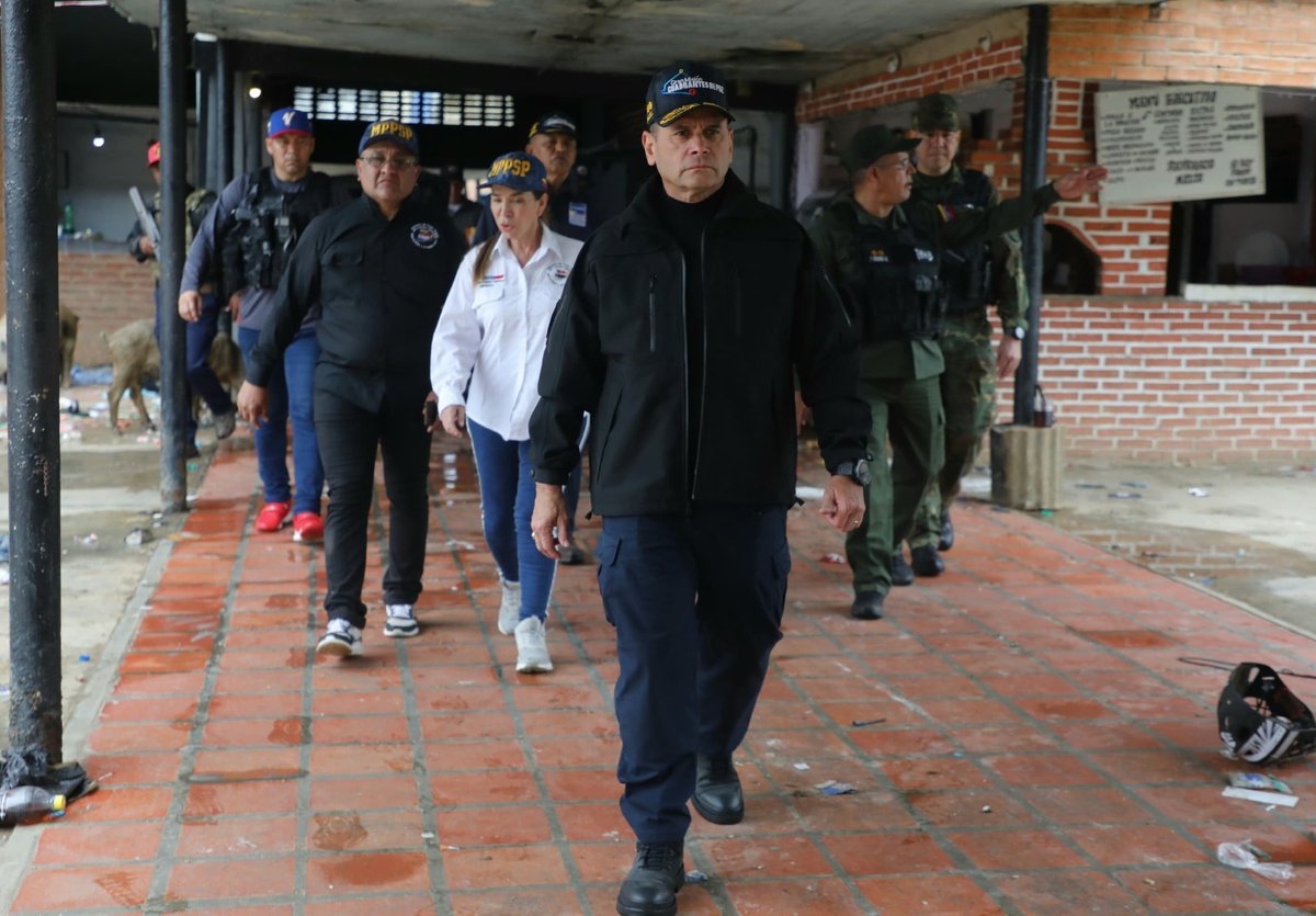 Cuerpo de Policía Nacional Bolivariana. tweet media