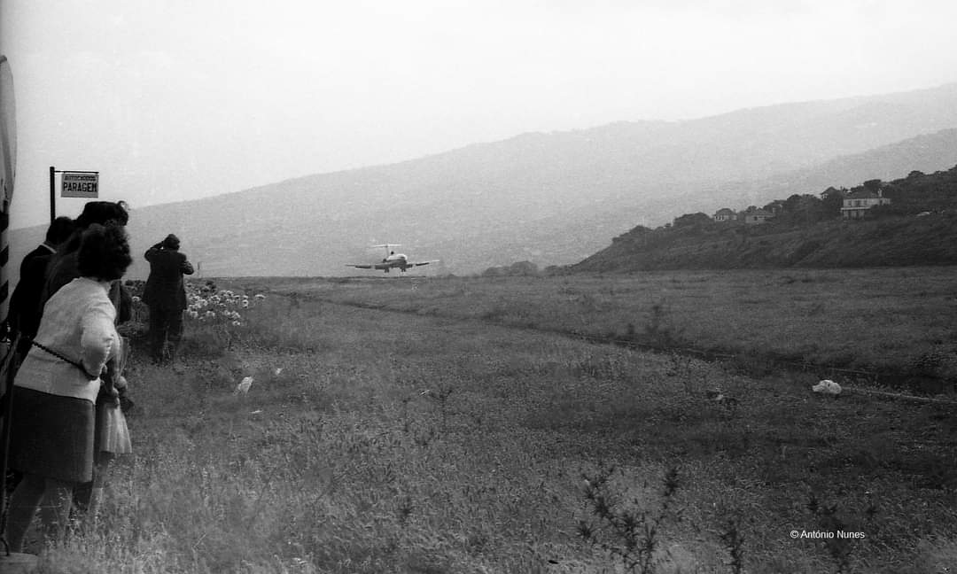 madeira600's tweet photo. Aeroporto de Santa Catarina, 1971.
O nosso muito obrigado a António Nunes pela cedência da foto. https://t.co/Y6qLAcAmDd