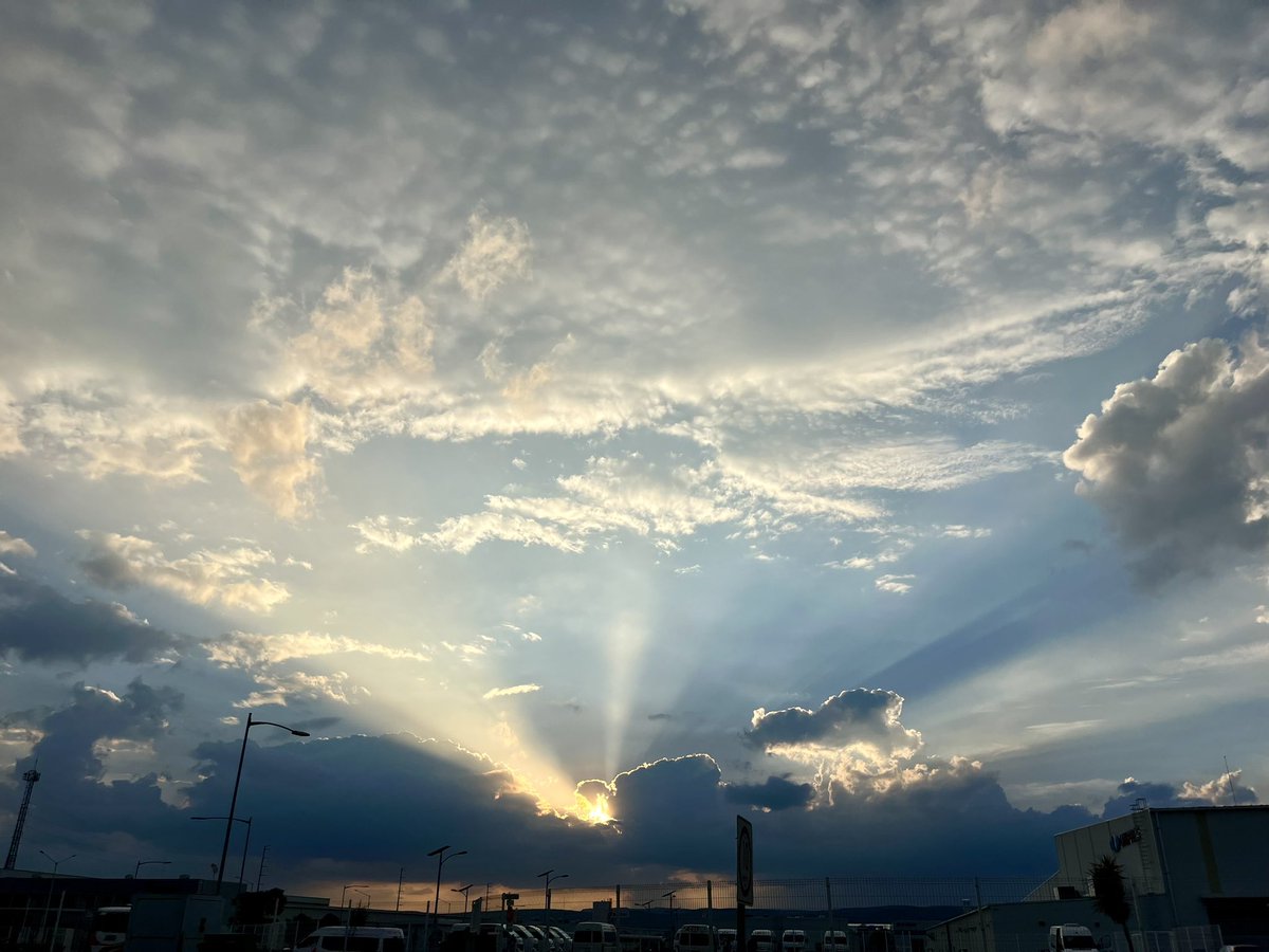 1Susanarocks's tweet photo. “Cuando veo tus cielos, obra de tus dedos, la luna y las estrellas que Tú formaste, digo: ¿Qué es el hombre, para que tengas de él memoria, y el hijo del hombre, para que lo visites?”. 
 
Salmos 8:3-4 📖🙇‍♀️

 #JesusEnUNIFE194 https://t.co/E4qsdJN03H
