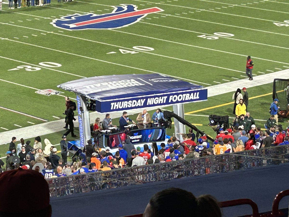 janebflo15's tweet image. Hoping for a little #fitzmagic tonight! #Billsmafia #GoBills #TNFonPrime #TNF 
@LanetteRed32