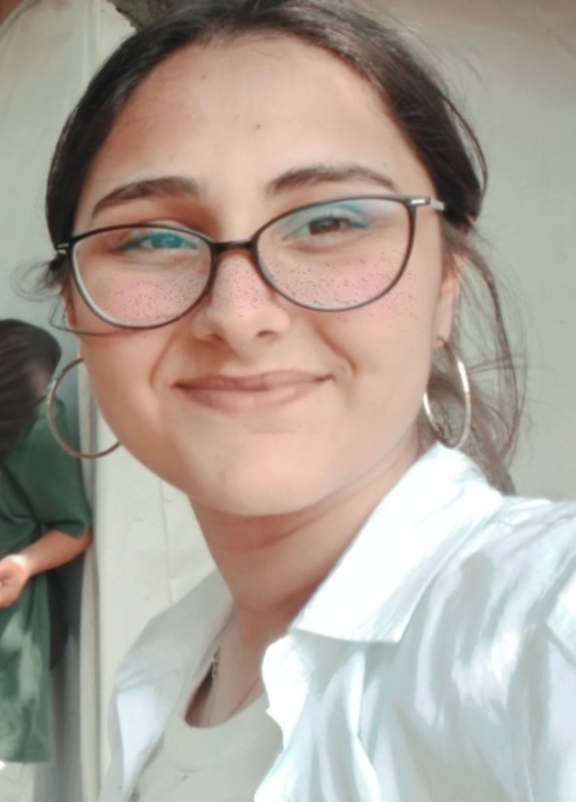 Bugün Türkiye’nin dört bir yanında öğrenciler, arkadaşları  #ZerenErtaş için haykırdı.

Saat gecenin 3’ü, hala da haykırmaya devam ediyorlar, videolar gelmeye devam ediyor.

Zeren’i UNUTMAYACAK ve UNUTTURMAYACAĞIZ.
Zeren’in katillerinden HESAP SORACAĞIZ.