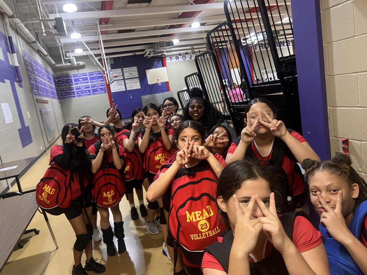 sam_patrickk's tweet photo. 8th grade handled business tonight &amp; going to the ship!🏐🐾 @athletics_mead @MeadMS_AISD @MrLara9 @CoachMOaldine https://t.co/v0JtbtSJfL