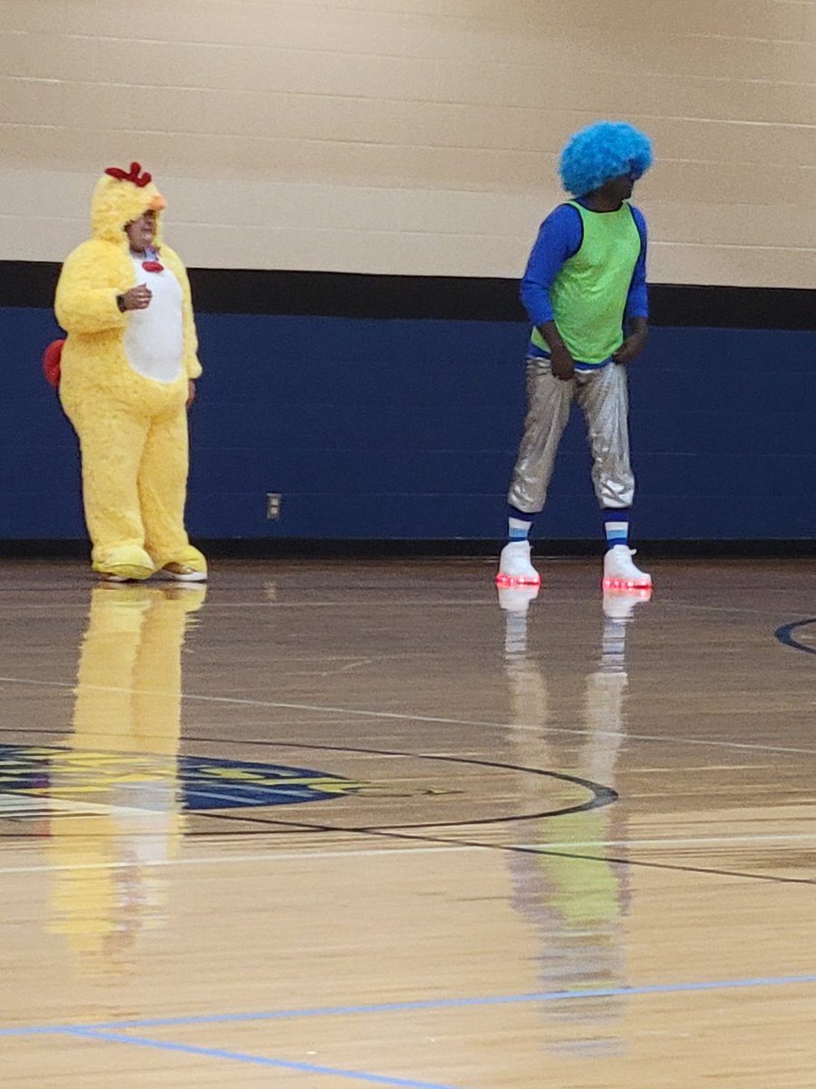 GrawburgJoseph's tweet image. #tweetoc
#ocallin
#ocxchange
Dodgeville can be very entertaining!