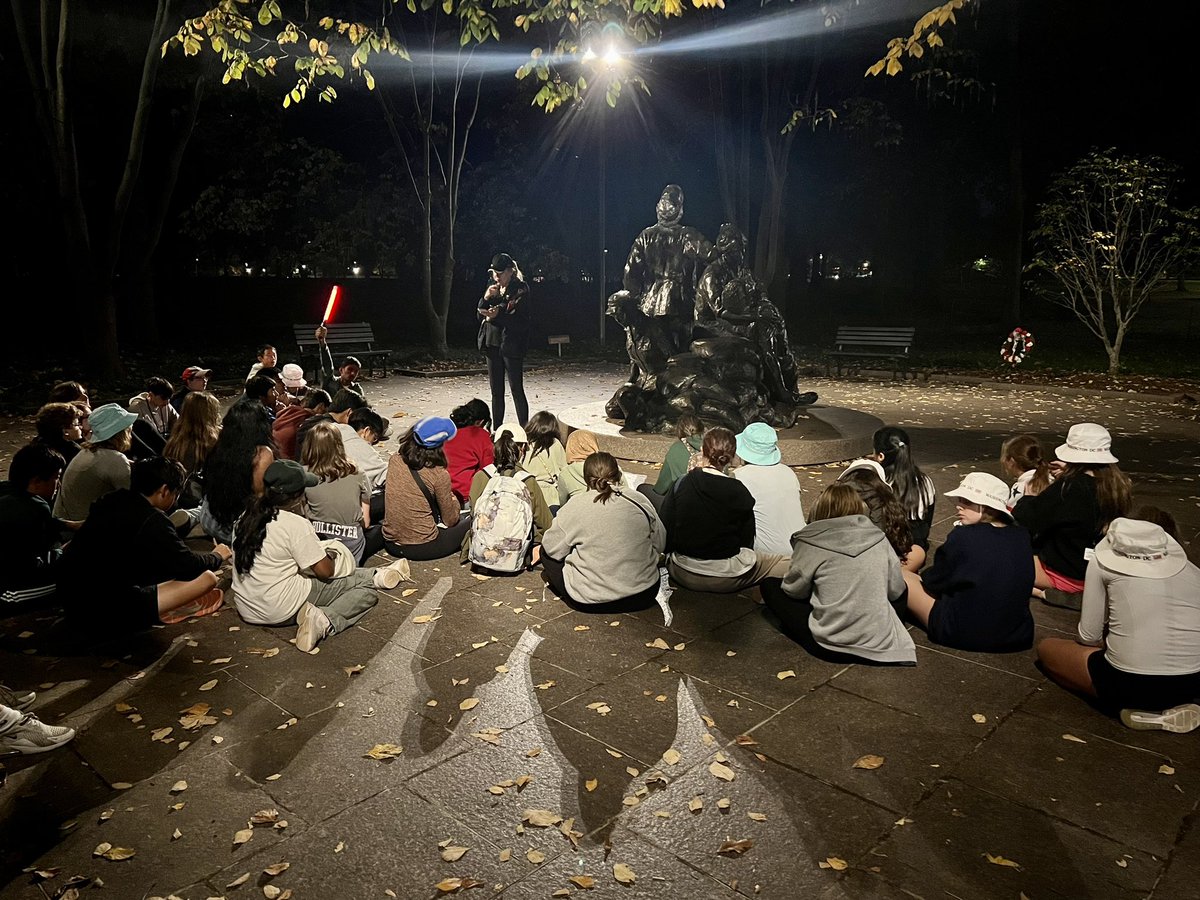 Visiting the Vietnam Memorial! So, so cool at night 🌙