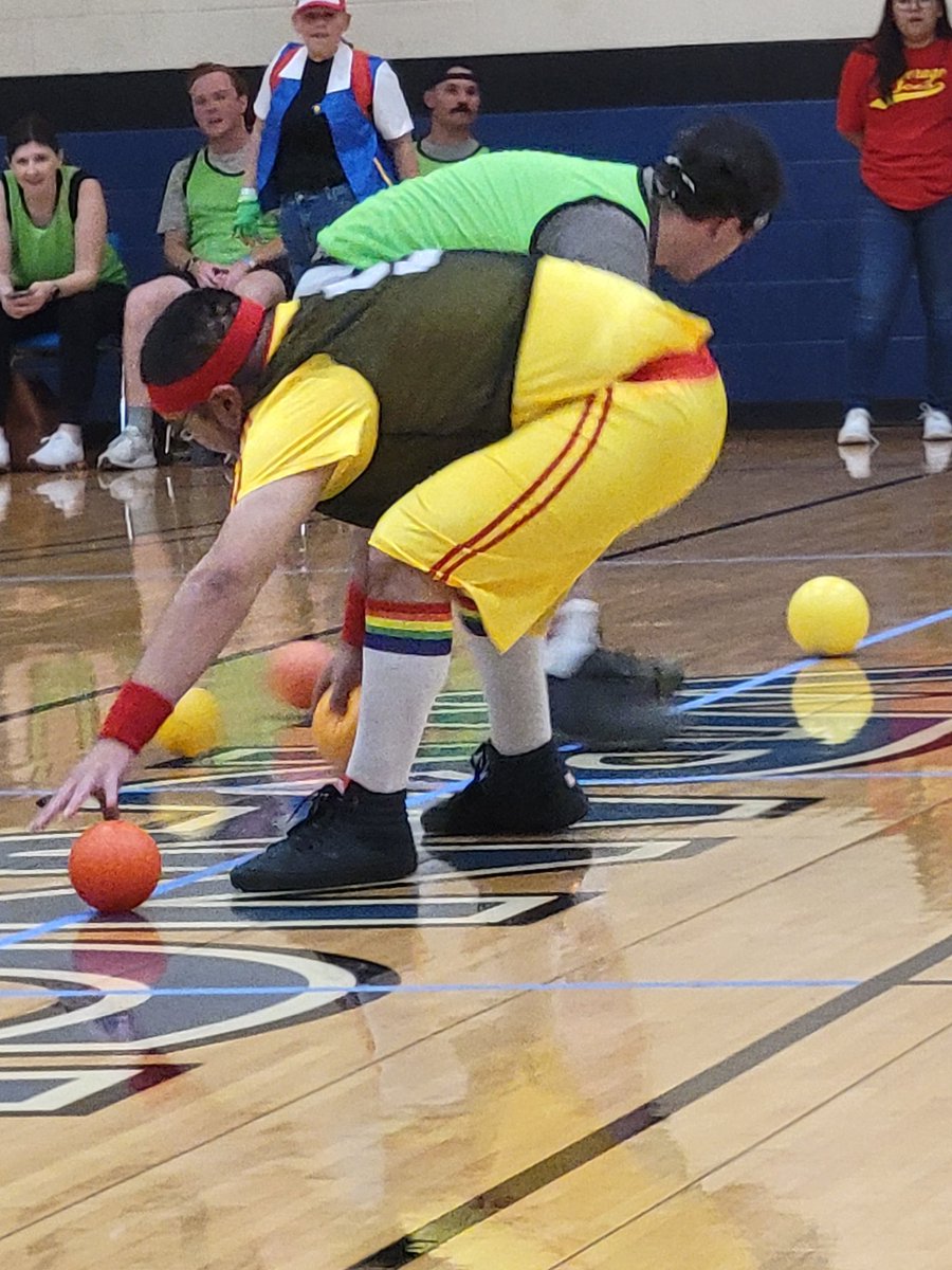 GrawburgJoseph's tweet image. #tweetoc
#ocallin
#ocxchange
Chasing balls for the game!