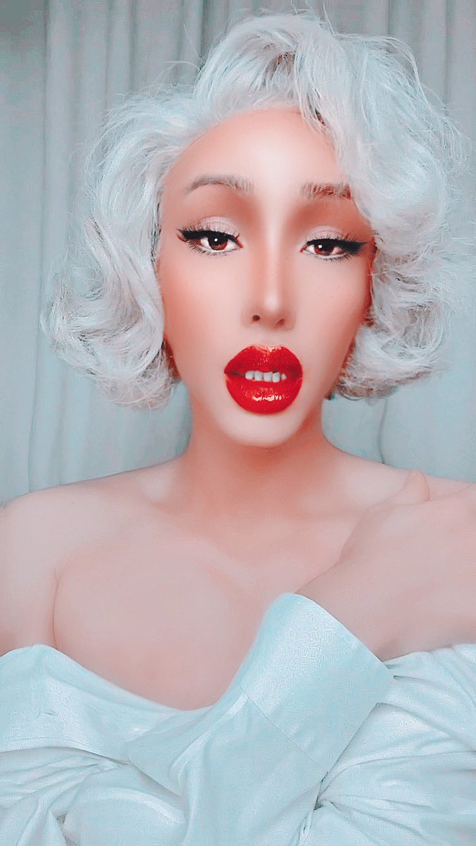 baegytchell's tweet photo. Make up is very simple, but BOLD
The make up I am using is very affordable 
Lips @MakeupByMario 
Foundation  @Maybelline 
Concealer  @elfcosmetics 
Hair color  @WellaPro https://t.co/I64pyr30Zt