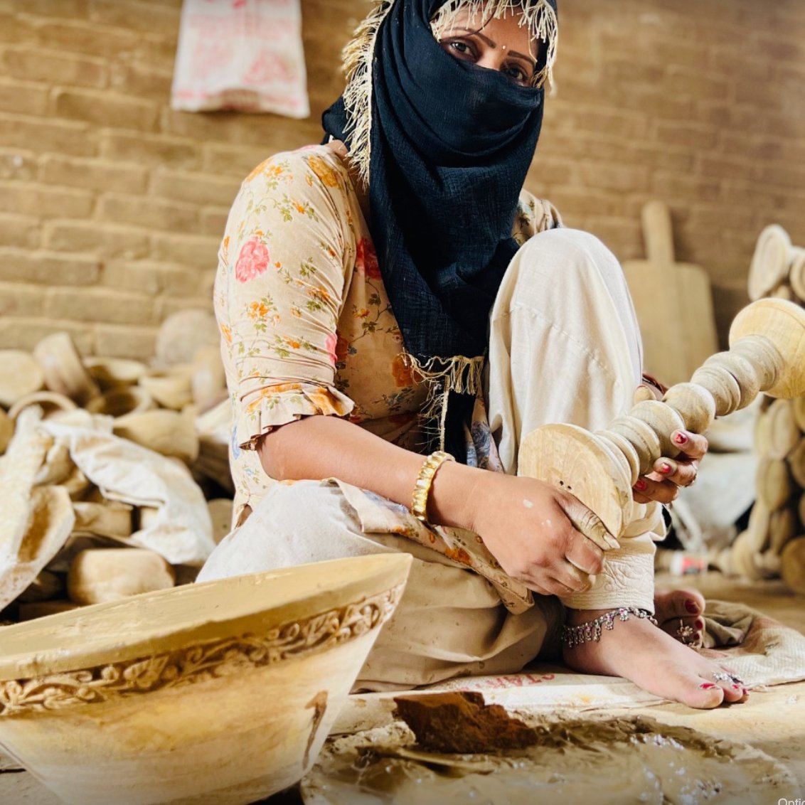 MelaArtisans's tweet photo. Comparing and preparing to ship something new against a completed version. 
Our artisans who do wood carving are primarily based in Saharanpur. 

#MelaArtisans #ByHeartByHand #artisanmade #bowl #candleholder #saharanpur https://t.co/QndGw6OZsm