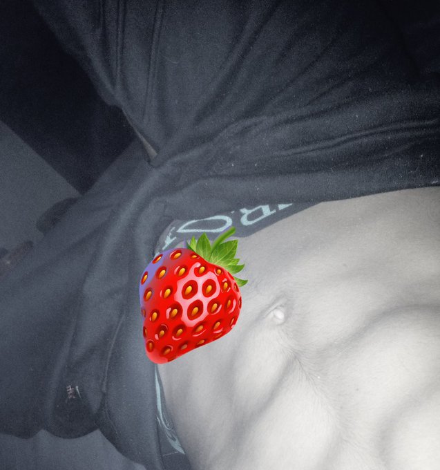 No les da ni un poco de curiosidad lo que hay debajo? 😉 Escr&iacute;beme 🔞 https://t.co/RNTma8jP1B