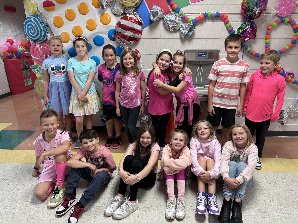 classrmsanders's tweet image. Pink out @SLCSBrummer