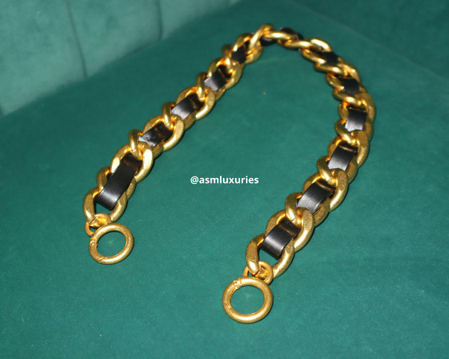 ** Check out the Handbag chains to give your luxury’s a 💥POP 💥** 
.
.
.
.
.
#luxurygoods #luxury #luxurylifestyle #fashion #luxuryfashion #luxurybrand #luxurylife #luxurystyle #handbag chains #goldchain