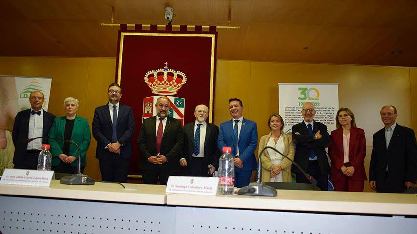 idr_uclm's tweet photo. Hoy ha sido un día muy especial para nuestro instituto.  Celebramos  30 años de servicio a la sociedad castellanomanchega a través de la investigación. Gracias a tod@s l@s que nos habéis acompañado hoy. https://t.co/d813WGXxOD